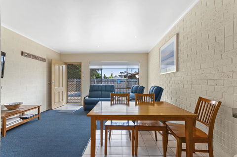 Allambi Holiday Apartments - Accommodation Search 12