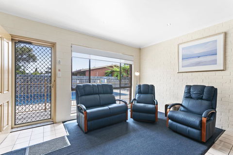 Allambi Holiday Apartments - Accommodation Search 13