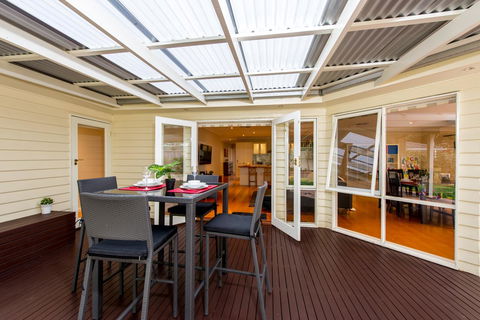 Lovely 5BR Full House In Glen Waverley, Walk To Train, Bus & Shops - Accommodation Search 13