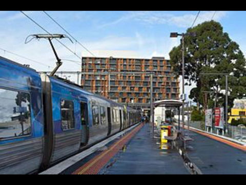 Lovely 5BR Full House In Glen Waverley, Walk To Train, Bus & Shops - Accommodation Search 18