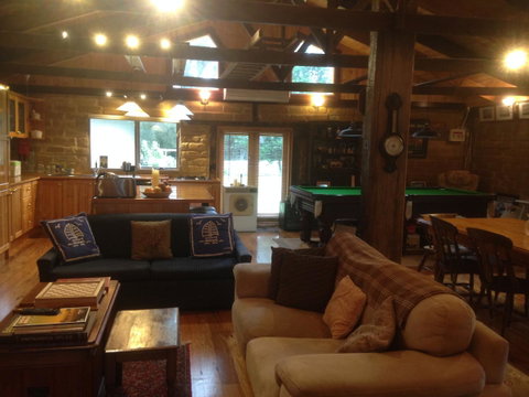 Mud Hollow Barn - Accommodation Search 10