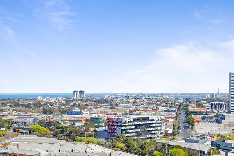 Complete Host Tiara Apartments - Accommodation Search 10