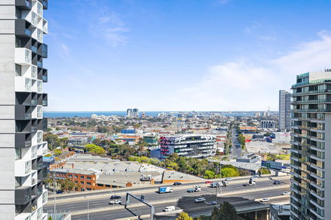 Complete Host Tiara Apartments - Accommodation Search 9