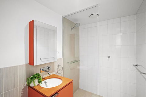 Complete Host Tiara Apartments - Accommodation Search 3
