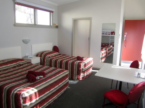The Highlander Motel - 24HR Check In - Accommodation Search 25