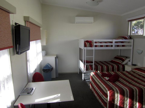 The Highlander Motel - 24HR Check In - Accommodation Search 21