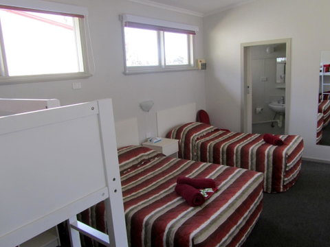 The Highlander Motel - 24HR Check In - Accommodation Search 23