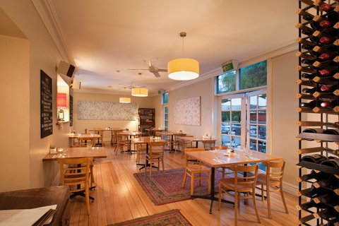 Athelstane House - Accommodation Search 10