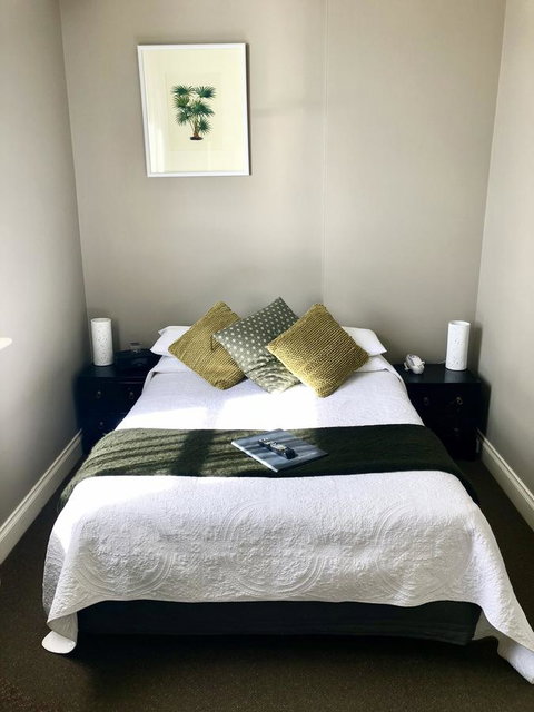 Athelstane House - Accommodation Search 6