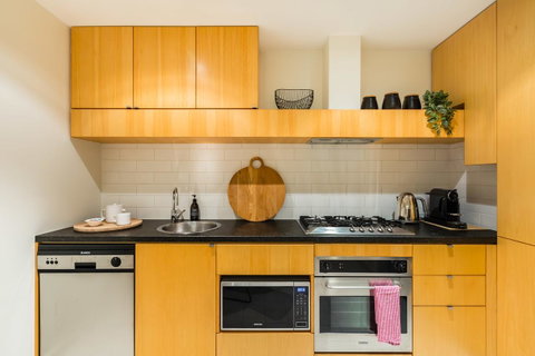 Auguste, Melbourne CBD Private Accommodation With Parking - Accommodation Search 10