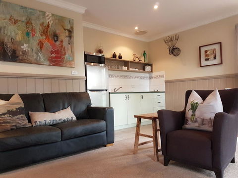 Tangenong Cottages - Accommodation Search 13