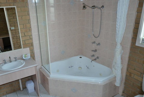 Tropicana Motor Inn - Accommodation Search 13