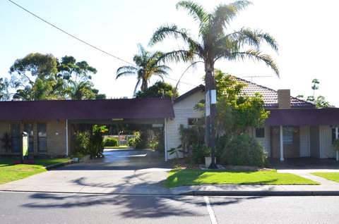 Tropicana Motor Inn - Accommodation Search 20