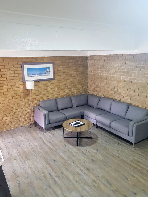 Tropicana Motor Inn - Accommodation Search 25
