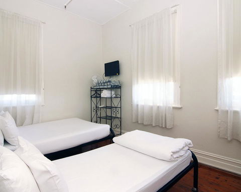 Hotel Claremont Guest House - Accommodation Search 13