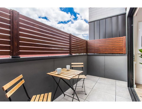 Boutique Apartment In Quiet, Sought-after Suburb - Accommodation Search 2