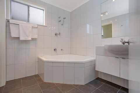 Hamilton Townhouse Motel - Accommodation Search 18