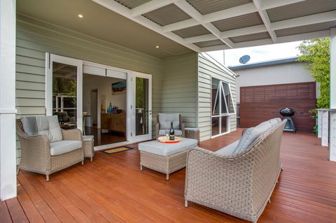Cute Cottage On Cain - Beach At End Of Street - Accommodation Search 6
