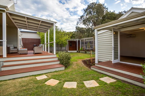Cute Cottage On Cain - Beach At End Of Street - Accommodation Search 10