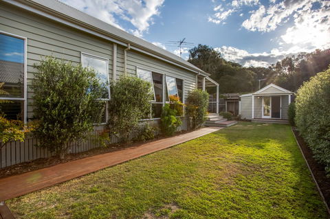 Cute Cottage On Cain - Beach At End Of Street - Accommodation Search 9