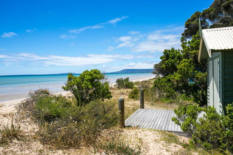 Cute Cottage On Cain - Beach At End Of Street - Accommodation Search 20