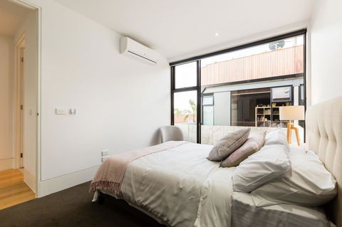 RenÃ©e - Beyond A Room Private Apartments - Accommodation Search 16