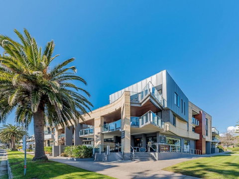 C-Scape Water Front Apartment - Accommodation Search 9