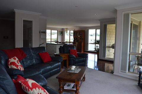 Ocean View Beach House - Accommodation Search 14