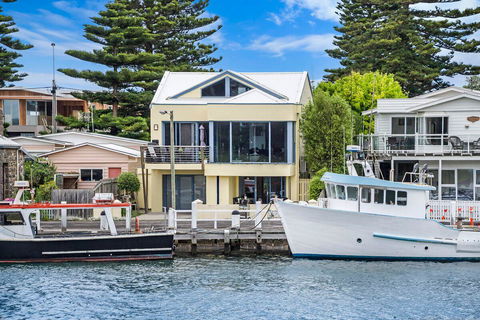 The Waterfront Apartment - Accommodation Search 3