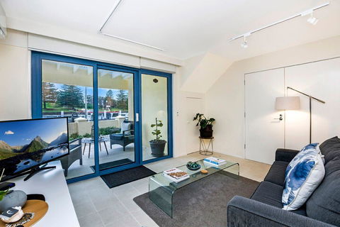 The Waterfront Apartment - Accommodation Search 10