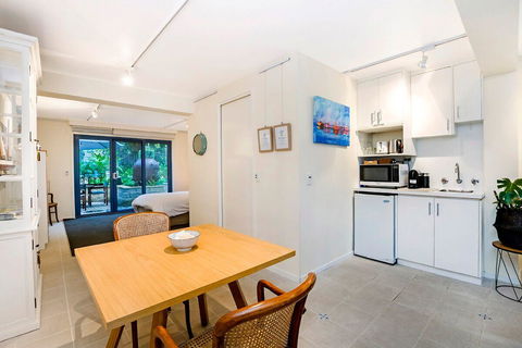 The Waterfront Apartment - Accommodation Search 8