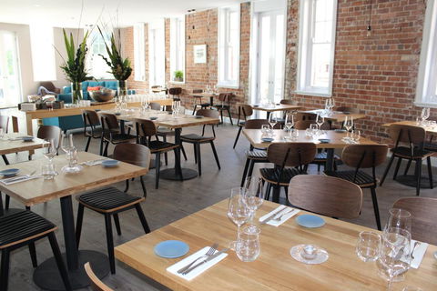 The Crown & Anchor Hotel - Accommodation Search 3