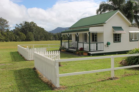 The Dollhouse Cottage - Accommodation Search 2