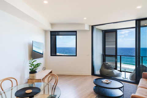 The Edge - Luxurious Waterfront Apartment - Accommodation Search 0