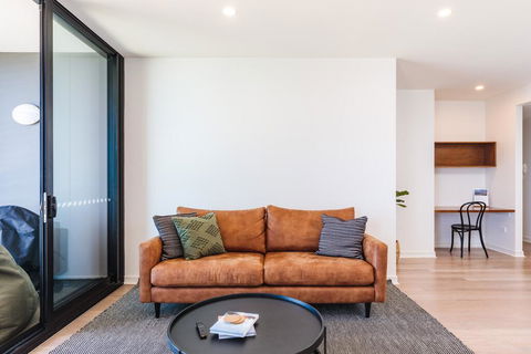The Edge - Luxurious Waterfront Apartment - Accommodation Search 1