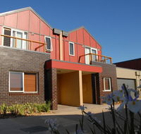 The Lakes Apartments - Accommodation Search