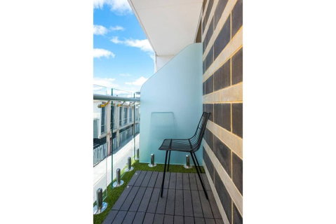 The Nest - Spacious Studio On Newcastle St With Roof Terrace - Accommodation Search 1