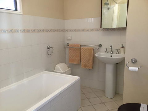 The Nosh & Nod - Howick Street - Accommodation Search 1