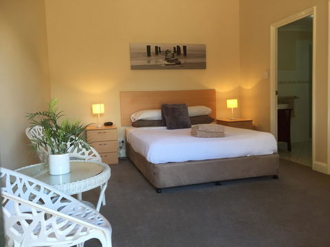 The Nosh & Nod - Howick Street - Accommodation Search 0