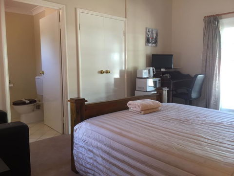 The Nosh & Nod - Howick Street - Accommodation Search 3