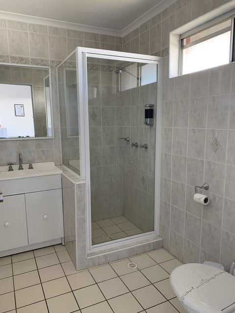 The Oaks Hotel Motel - Accommodation Search 2