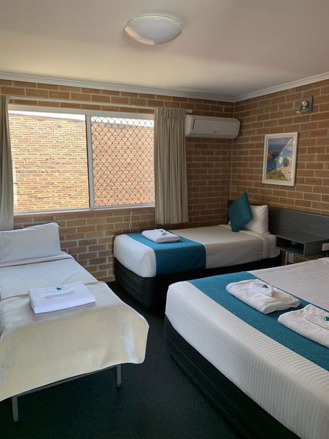 The Oaks Hotel Motel - Accommodation Search 3