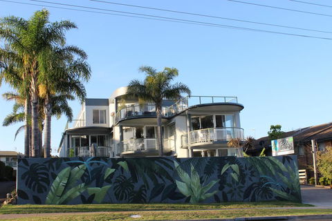 The Palms Apartments - Accommodation Search 0
