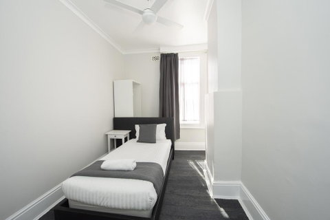 The Parade Hotel - Accommodation Search 2