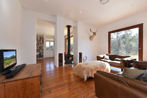 The Parson's Vineyard Retreat - Get Amongst The Vineyards In A Historic Home - Accommodation Search 0