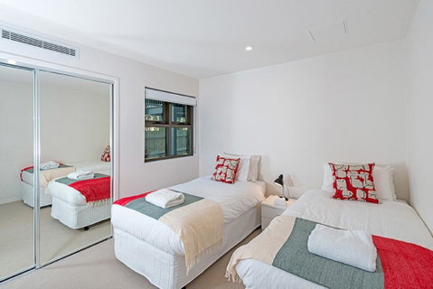 The Princess Bride - Executive 3BR Bulimba Apartment With Balcony In Central Location - Accommodation Search 1