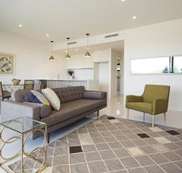 The Princess Bride - Executive 3BR Bulimba Apartment with Balcony in Central Location - Accommodation Search