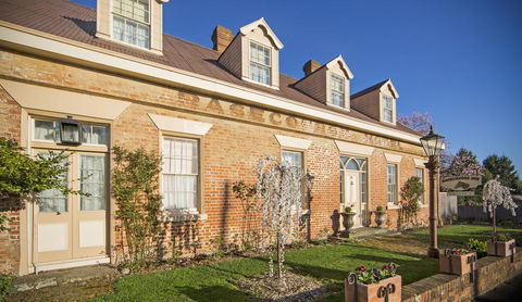 The Racecourse Inn - Accommodation Search 0