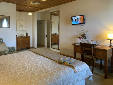 The Racecourse Inn - Accommodation Search 1