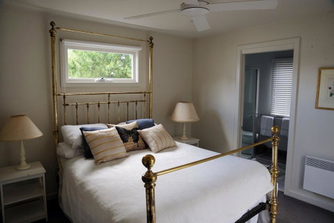 The Red Feather Inn - Accommodation Search 0